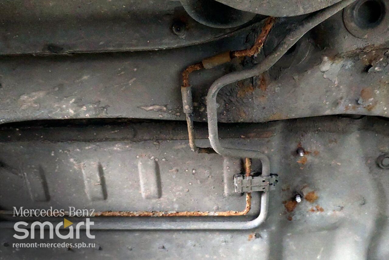 Замена-сайлентблоков-заднего-подрамника-и-тормозных-трубок-Mercedes-W213-17