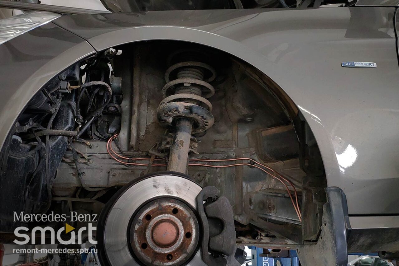 Замена-сайлентблоков-заднего-подрамника-и-тормозных-трубок-Mercedes-W213-5